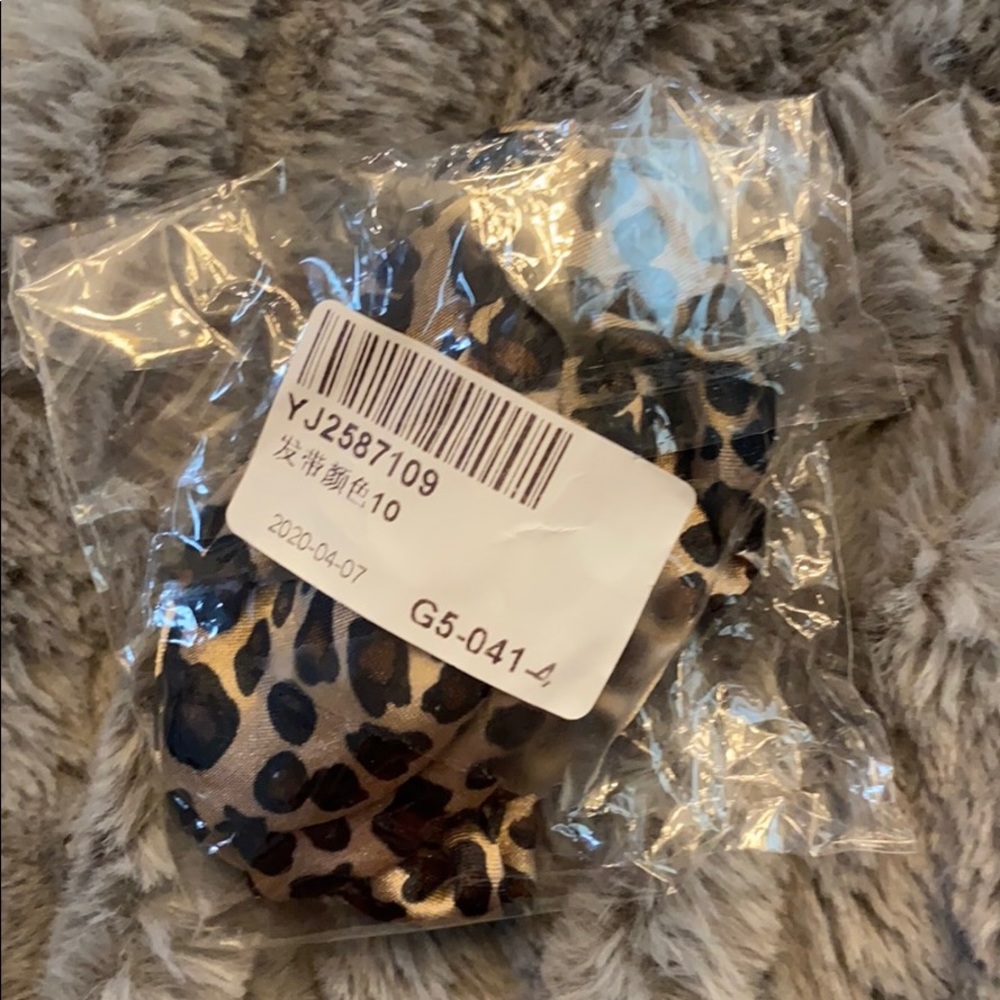Leopard Print Hairband - Picture 3 of 3